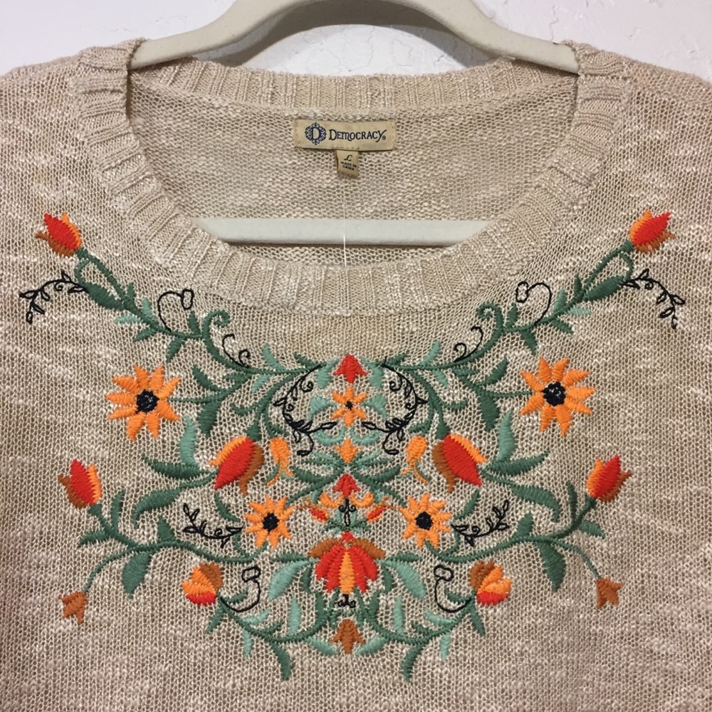 NWT Democracy Embroidered Top - Picture 2 of 7